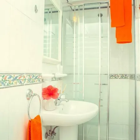 Amazing Bungalow In Costa Adeje Center 阿德耶