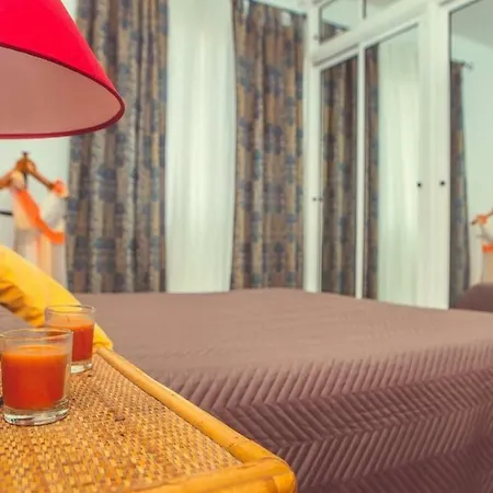Amazing Bungalow In Costa Adeje Center 阿德耶